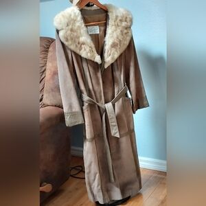 Size 14 Peter Caruso Vintage Suede coat with fur and leather accents